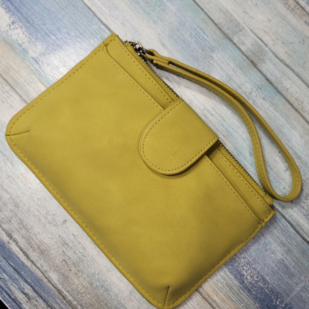 Universal Thread Wristlet Clutch. - Picture 8 of 8